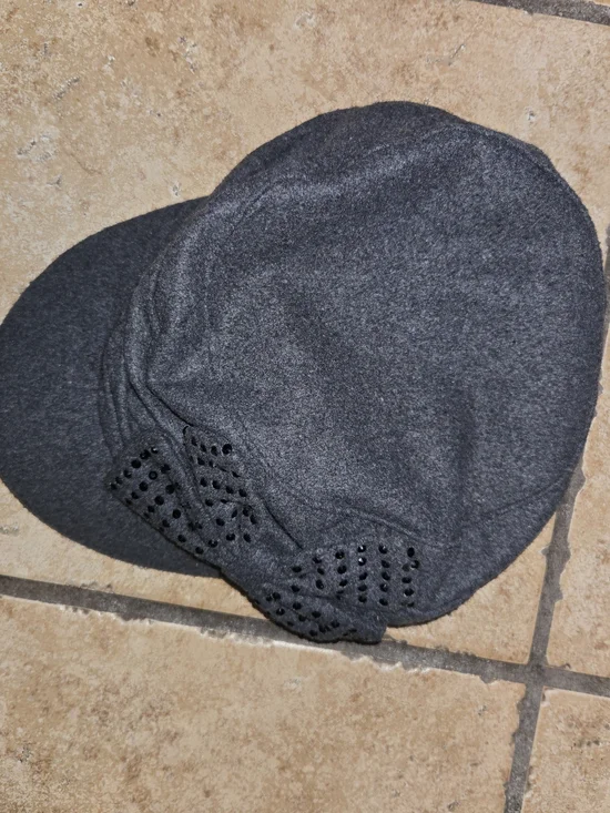 Women’s- Gray- Wool Blend- Newsboy- Cap with Studded Bow Accent - Picture 3 of 6